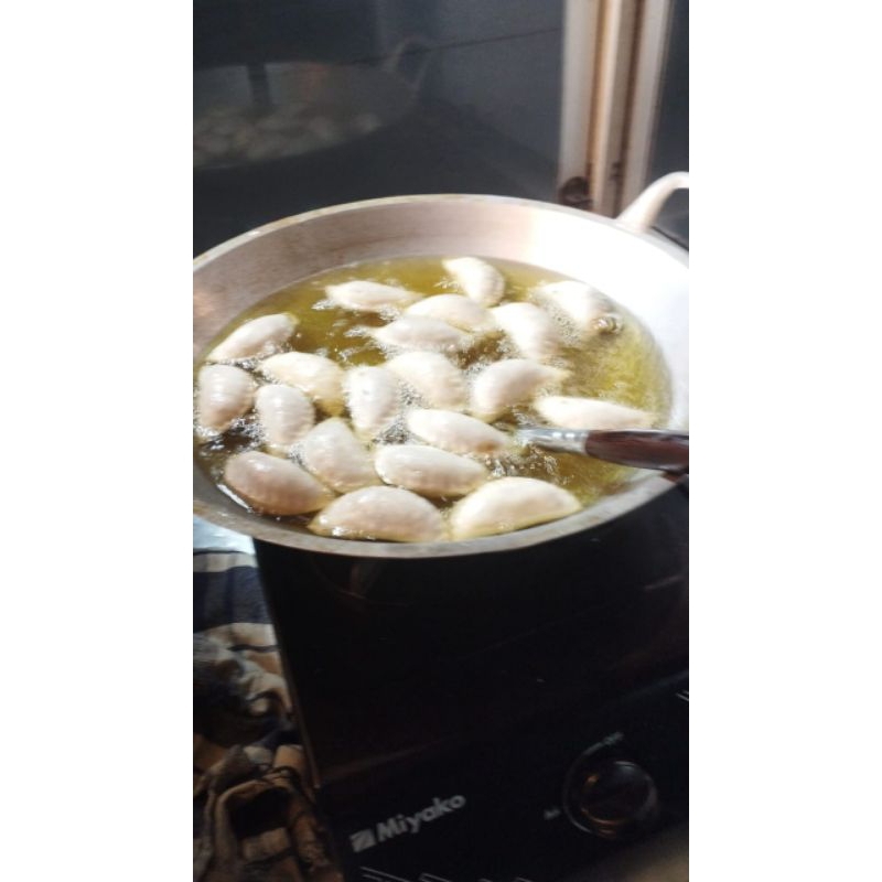 

Cireng isi ayam suwir