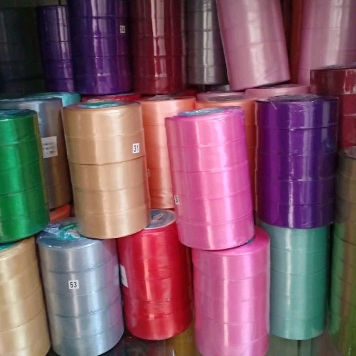 

SPESIAL BULAN INI Pita satin Warna 15 inch 4 cm Per roll pita kado