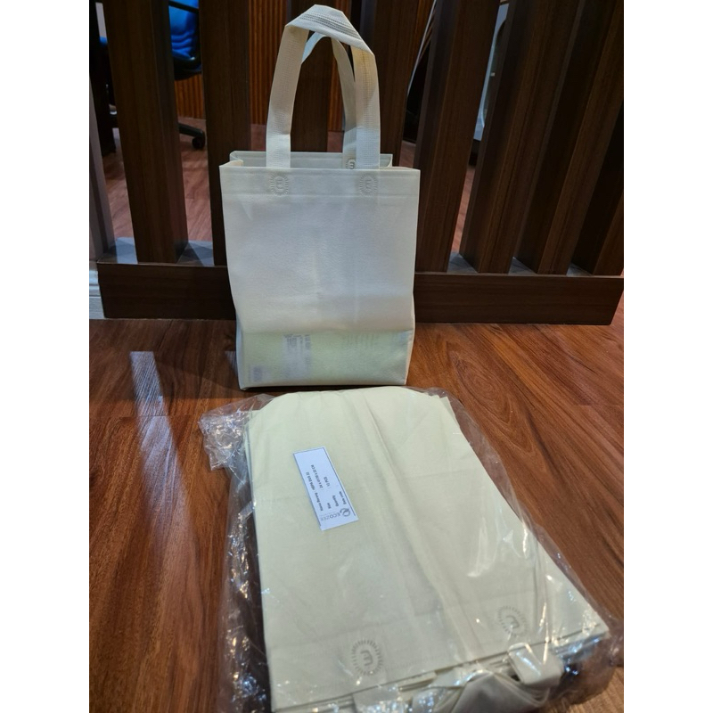 

GOODIE BAG/ HBPA / TAS SPUNBOND / TOTEBAG 24x30x22cm (HBPA Dus Box)