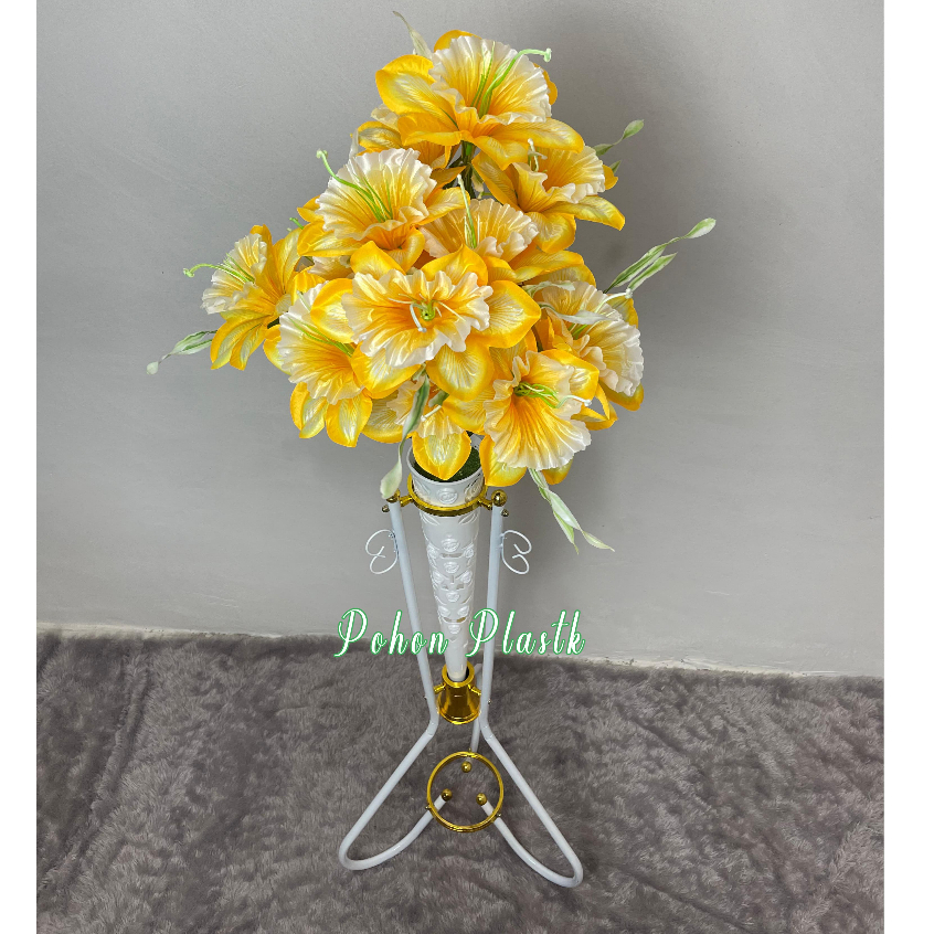 Bunga Hias / Bunga Amarilis Artificial aron panda 18kuntum dengan pot standing corong / Bunga plasti