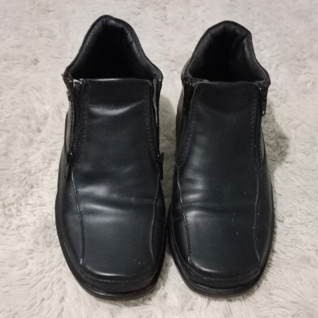 sepatu kulit LEE size 38