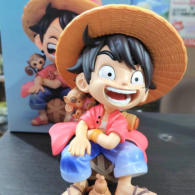 action figure one piece luffy duduk topi jerami