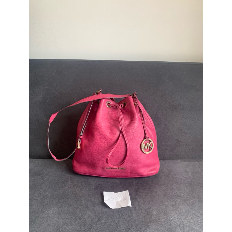 michael kors serut bucket tas