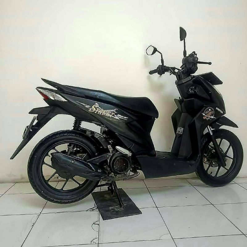 di jual motor bekas tarikan leasing honda beat street tahun 2021