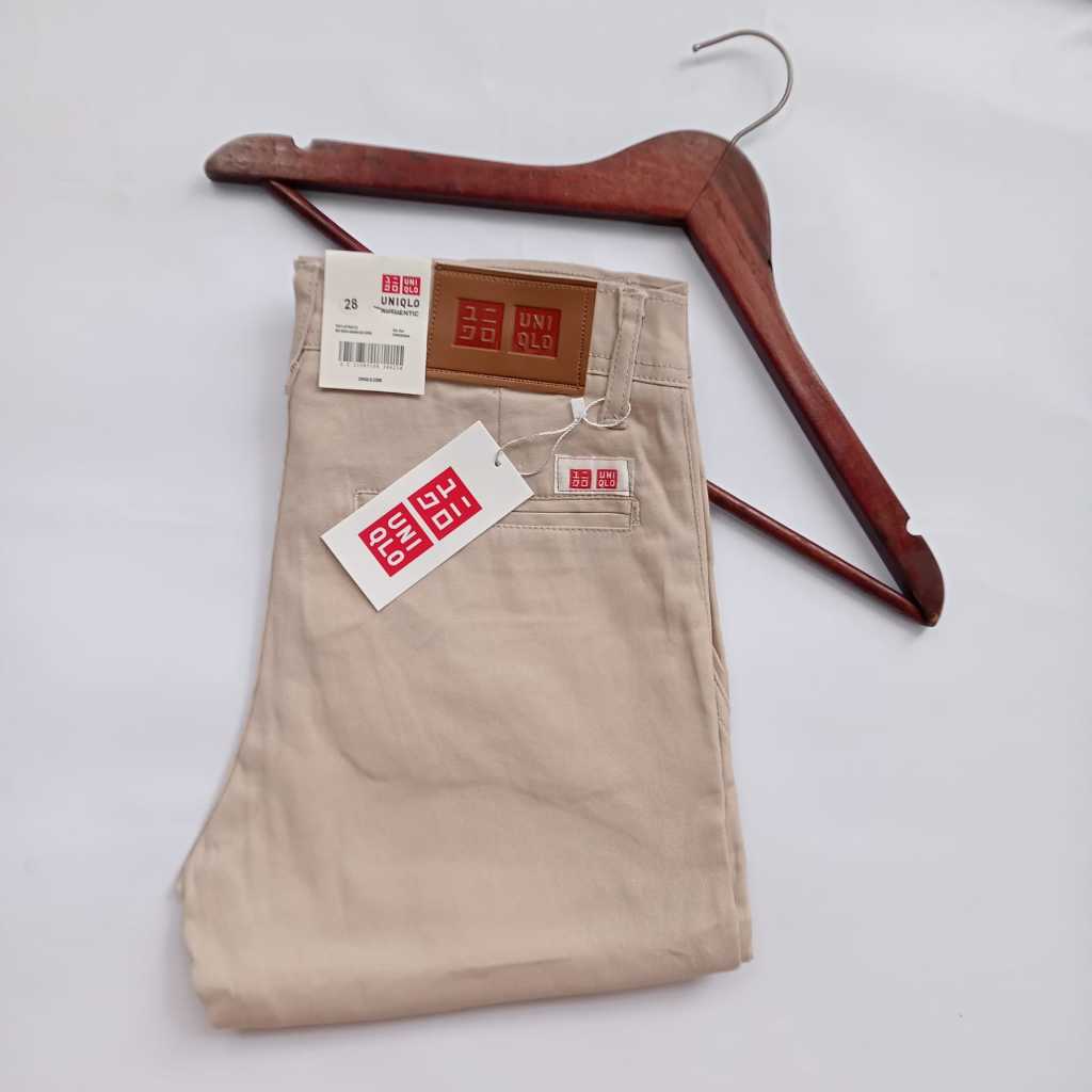 UNIQLO Celana Cinos pria slim fit Celana Panjang pria Terbaru