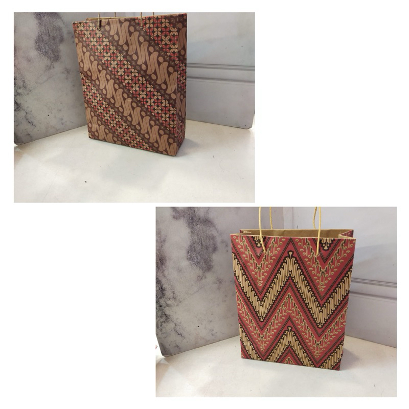 

PAPER BAG MOTIF BATIK UK. 25x20x8cm. 1 PAK ISI 12pcs