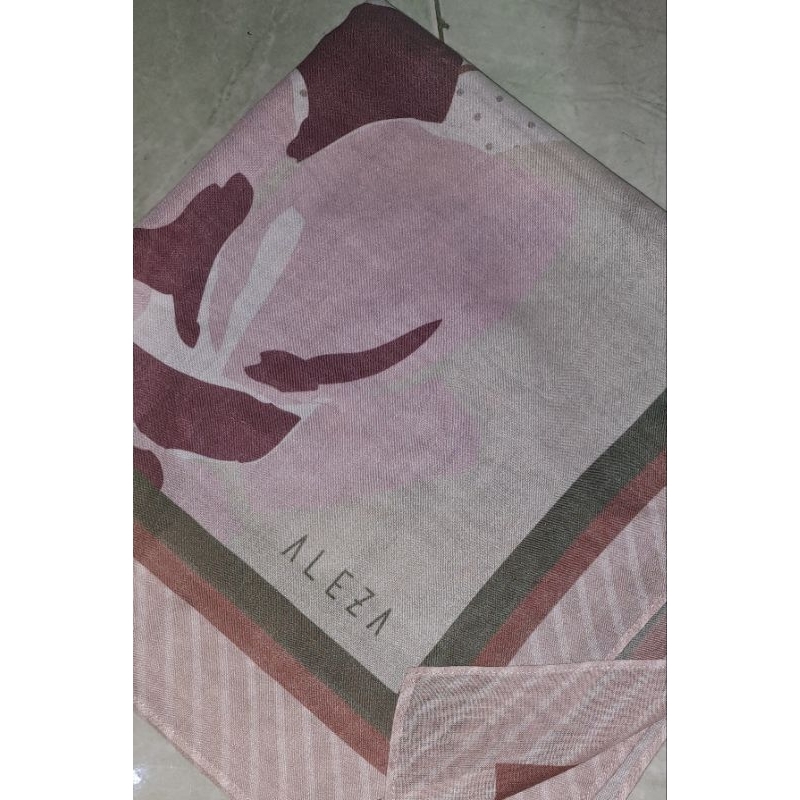 Preloved Scarf Aleza