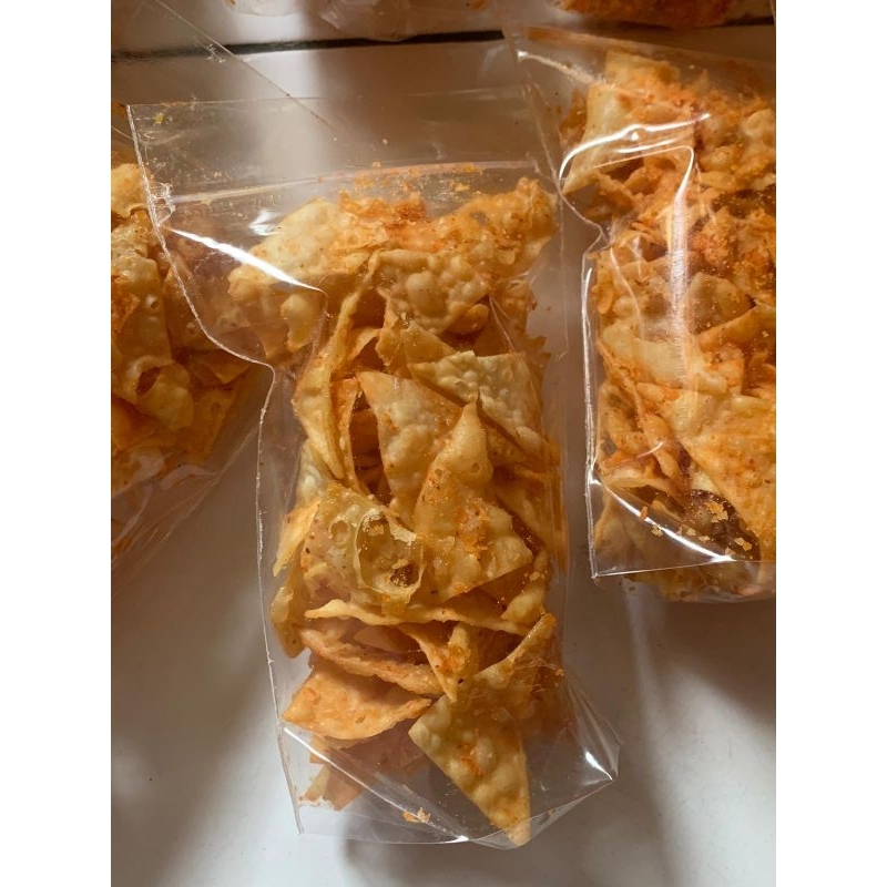 

Keripik Pangsit goreng Snack gurih pedas Enak