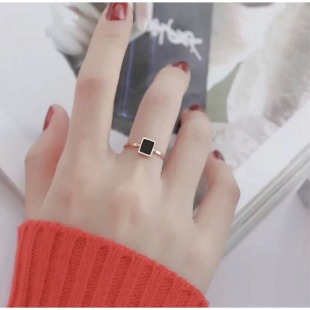 Cincin Titanium Wanita Kotak Hitam Fhasion Accessories Wanita Cantik Terbaru