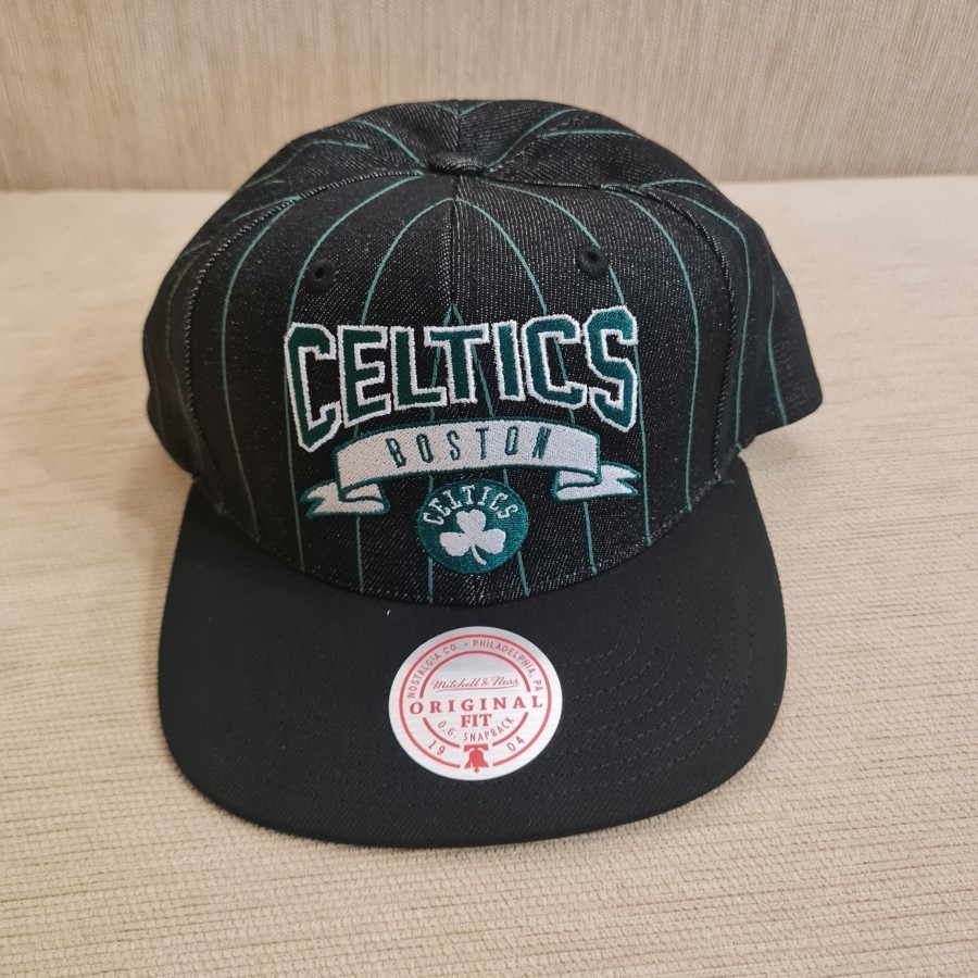 Topi Cap Mitchell and Ness NBA DEM Stripes Snapback Boston Celtics Original 100% BNWT