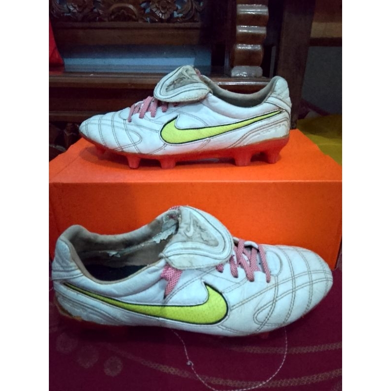 sepatu bola bekas original size 40 fit 39