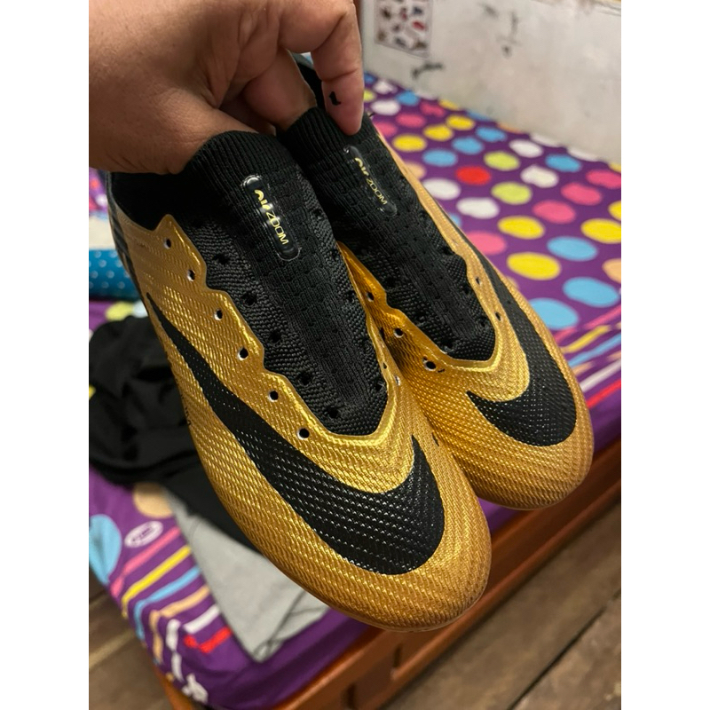 sepatu bola nike air zoom emas