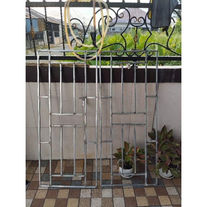 Tralis Jendela / Pengaman Jendela / Teralis Besi