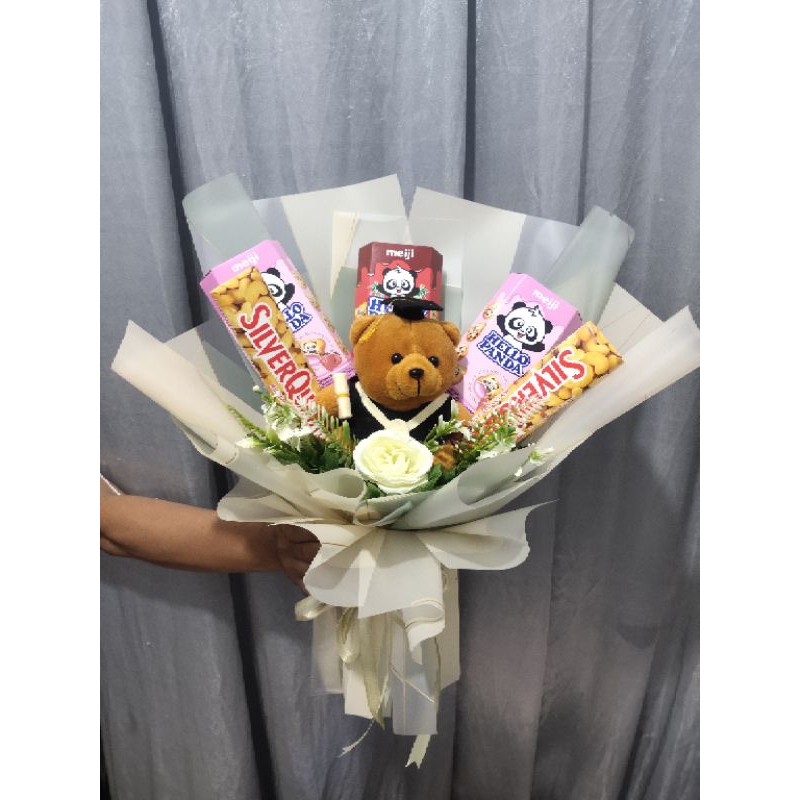 

Buket Wisuda + coklat + snack