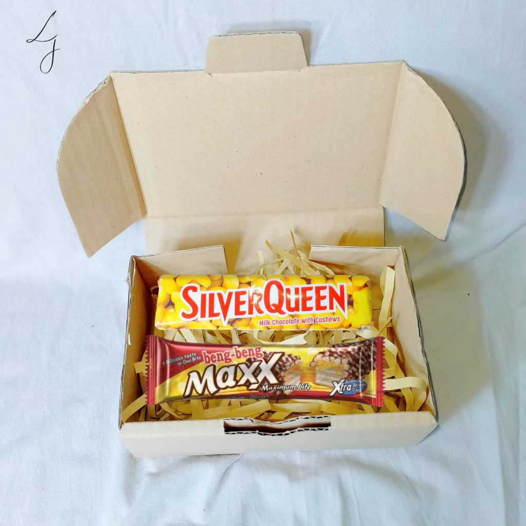 

HAMPERS KADO ULANG TAHUN / GIFT BOX COKELAT BONEKA / KADO VALENTINE