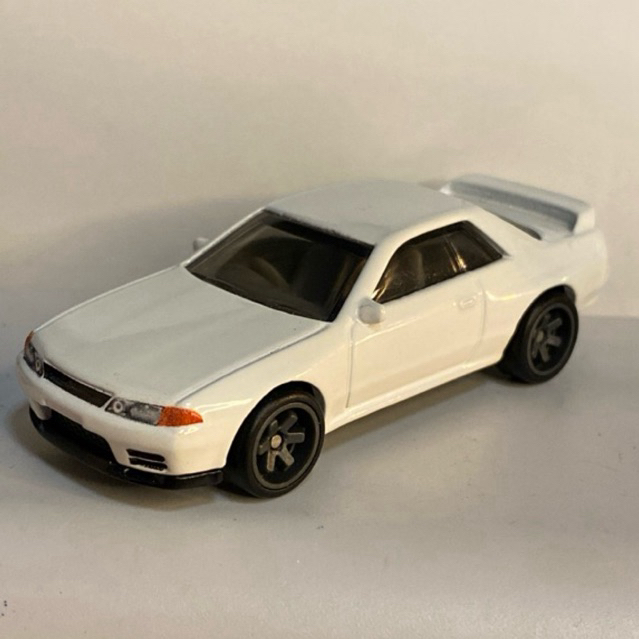 Nissan Skyline GTR R32 Hotwheels Premium warna putih