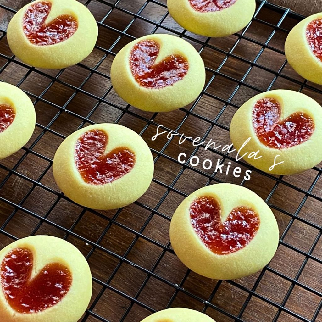 

[Pre-Order] Strawberry Love Cookies / Heart-Shaped Cookies / Kue Kering Selai Strawberry by sovenala's cookies