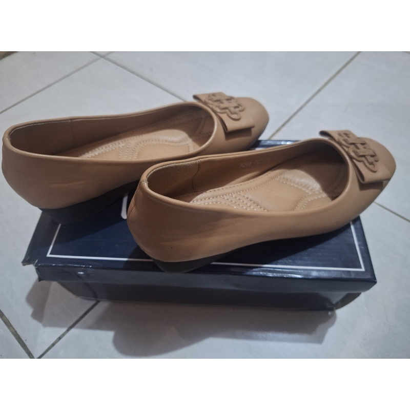 Sepatu Inside Signature