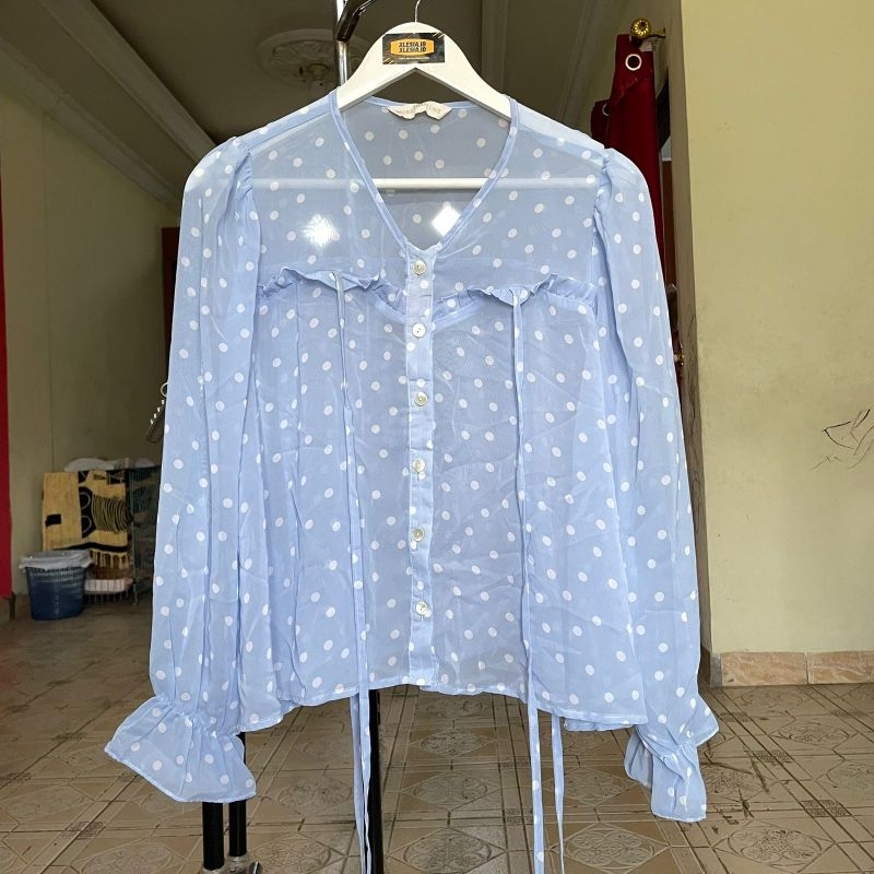 blouse biru muda
