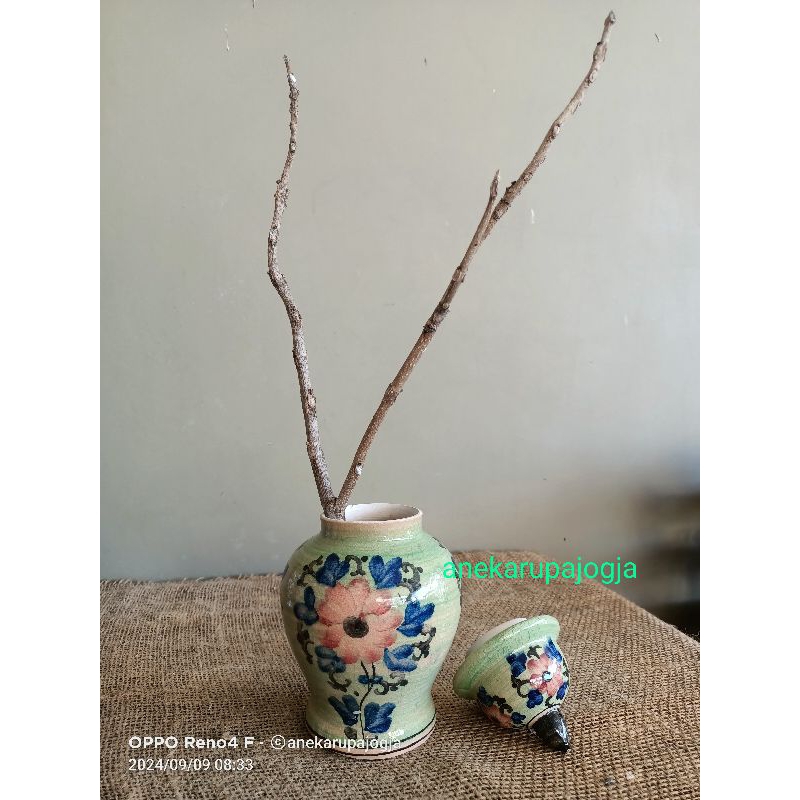 vas guci keramik lukis motif bunga untuk hiasan lemari