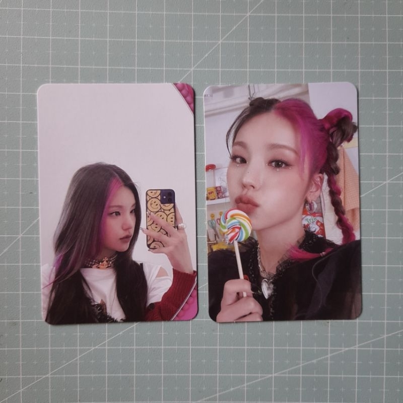 YEJI CIL CRAZY IN LOVE MIRROR SELCA LOLLIPOP