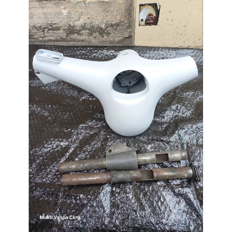 Stang Vespa Super 66-73 / Primavera th 67 Original kode 2A+152327 , sangat utuh istimewa (sudah poxy