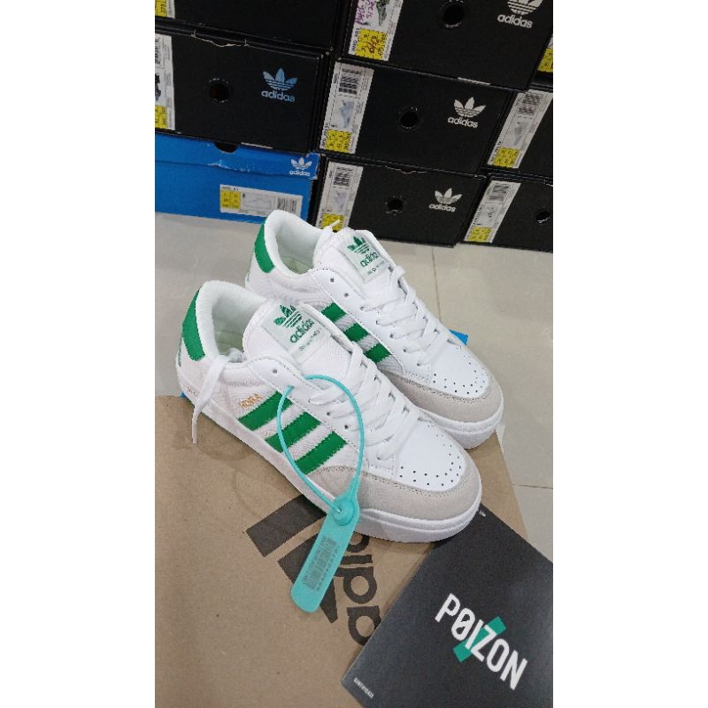 Sepatu Sneakers Putih lis ijo Grey 2 varian kode Nora Adidas 179