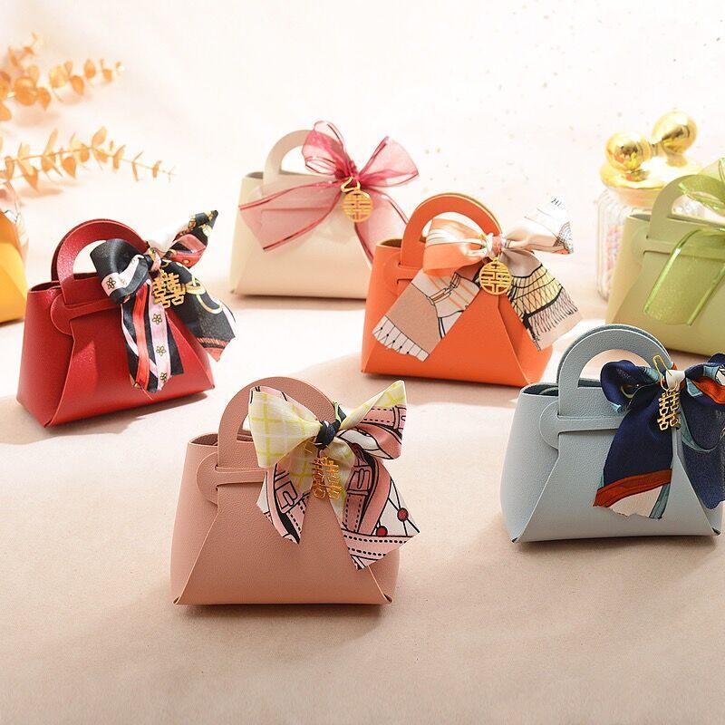 

Mini bag untuk souvenir / tas souvenir bahan kulit goodie bag - leather goodie small bag - tas hadiah / souvenir hampers- tas wedding / sangjit/ natal / imlek / lebaran / souvenir