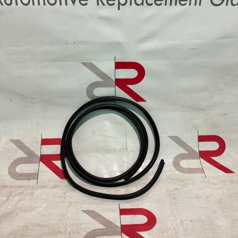 [REDARMS] KARET KACA DEPAN FORTUNER 2005 - 2015