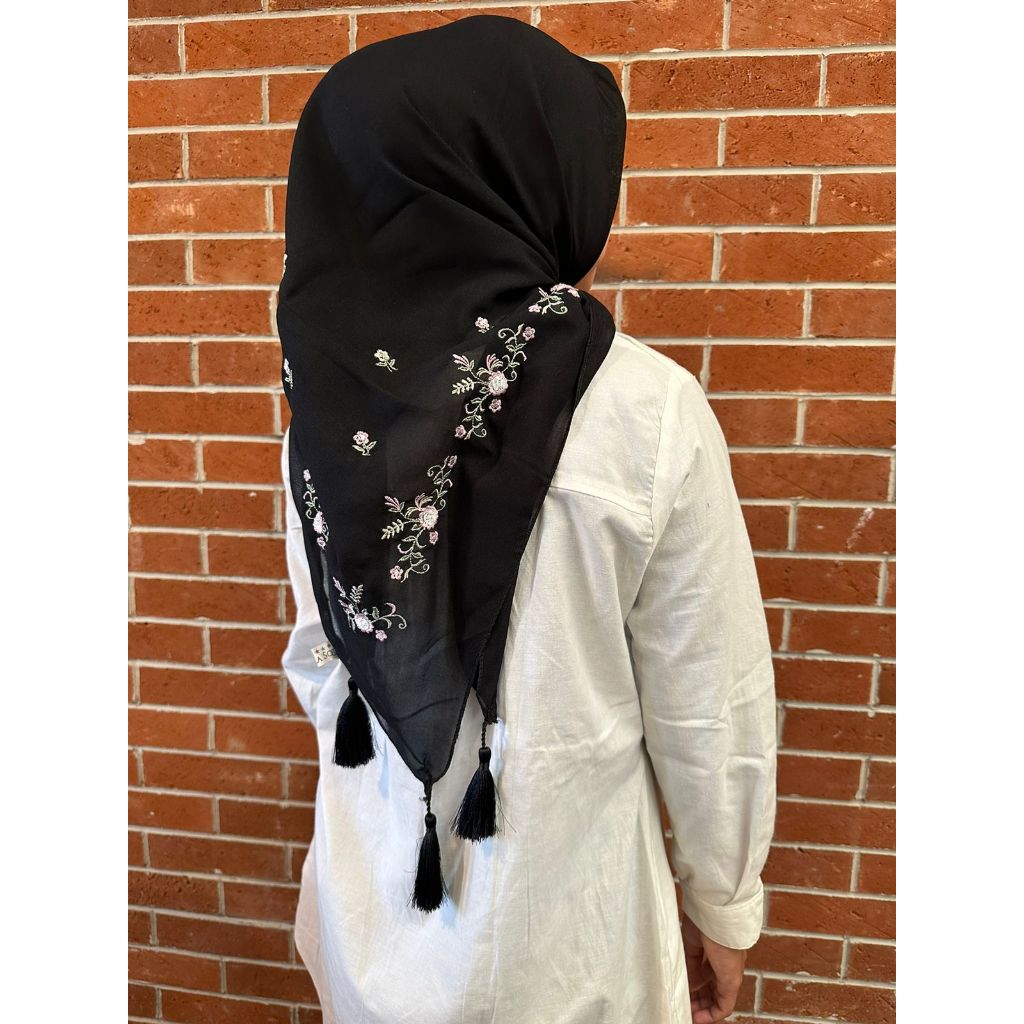 hijab segiempat bella square bordir sulam tassel motif bunga sakura terbaru