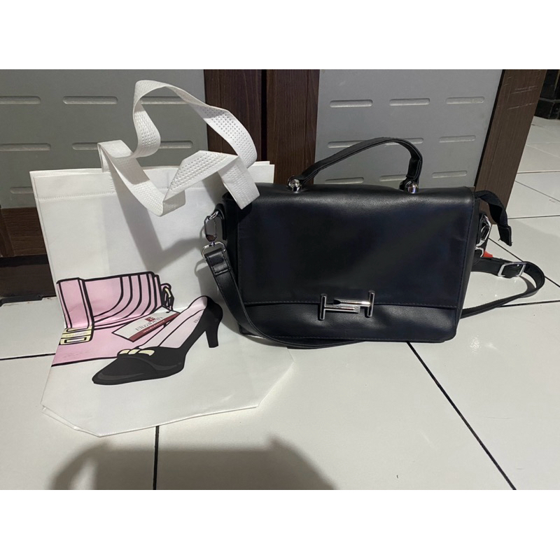 Preloved tas elizabeth hitam