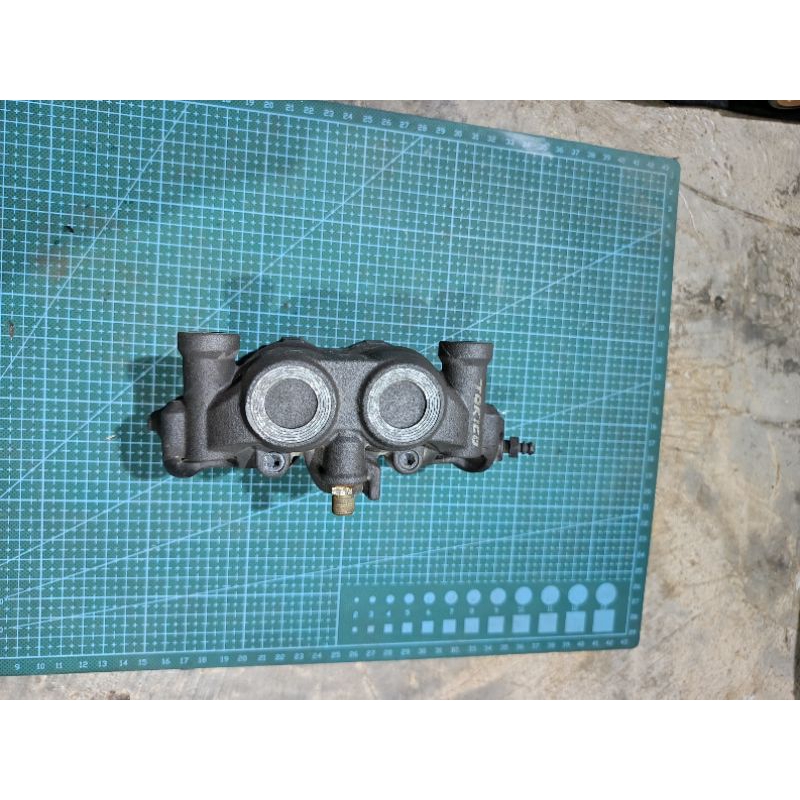 kaliper Tokico kacamata kiri