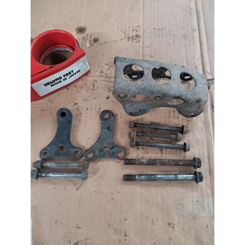 PANGKON MESIN DUDUKAN MESIN MEGAPRO GL PRO MAX ORI SET BAUT