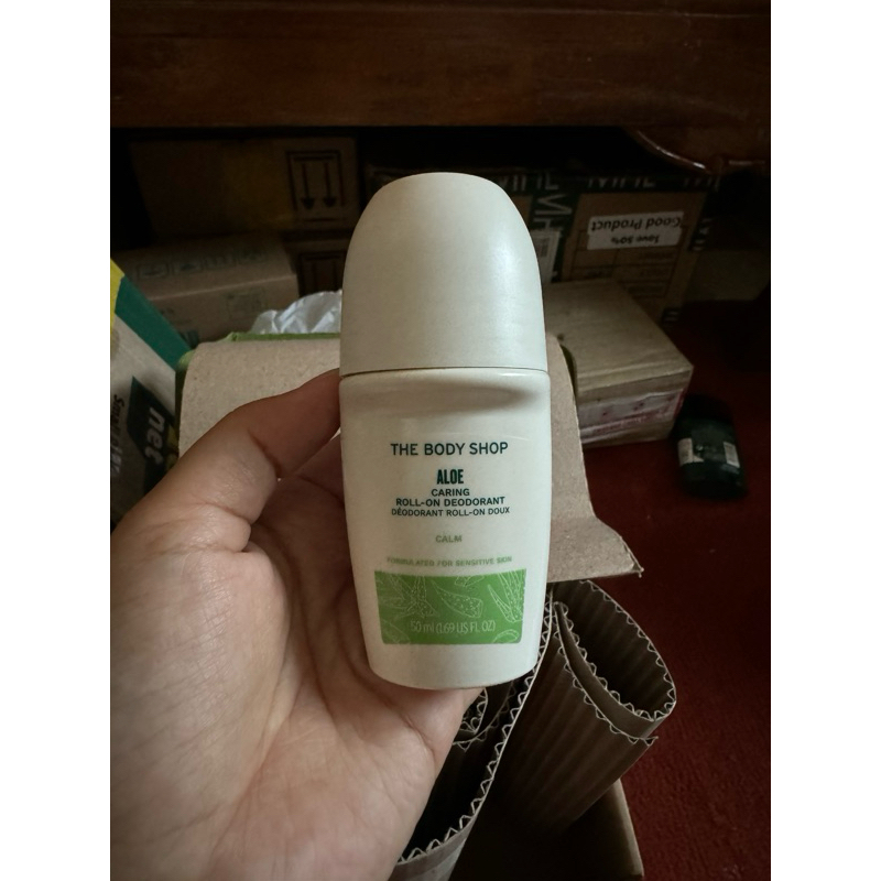 THE BODY SHOP Caring roll on deodorant Aloe SALEEE