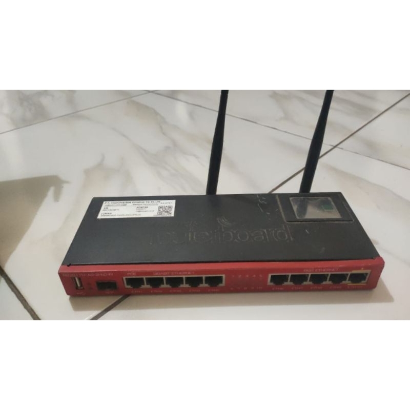 Mikrotik rb2011uias-2hnd dan RB 750 gr3 second normal