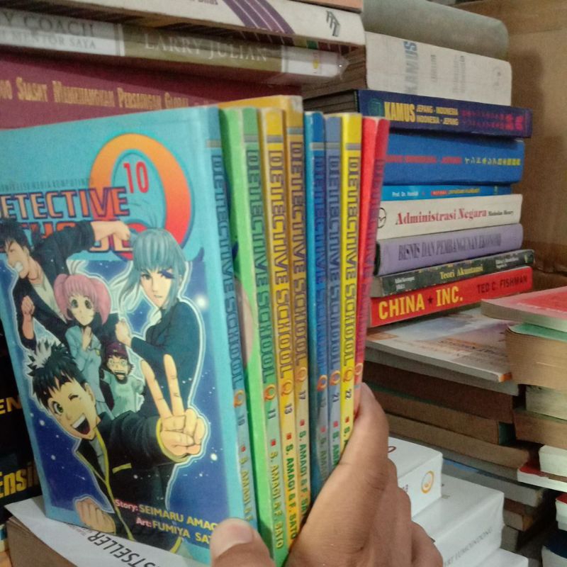 KOMIK DETECTIVE SCHOOL Q