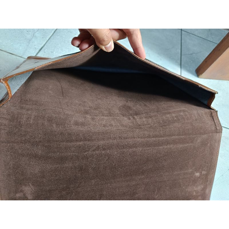 

Tempat Kertas Kerja atau Laptop MAP RADOS C4409 OFFICE KULIT