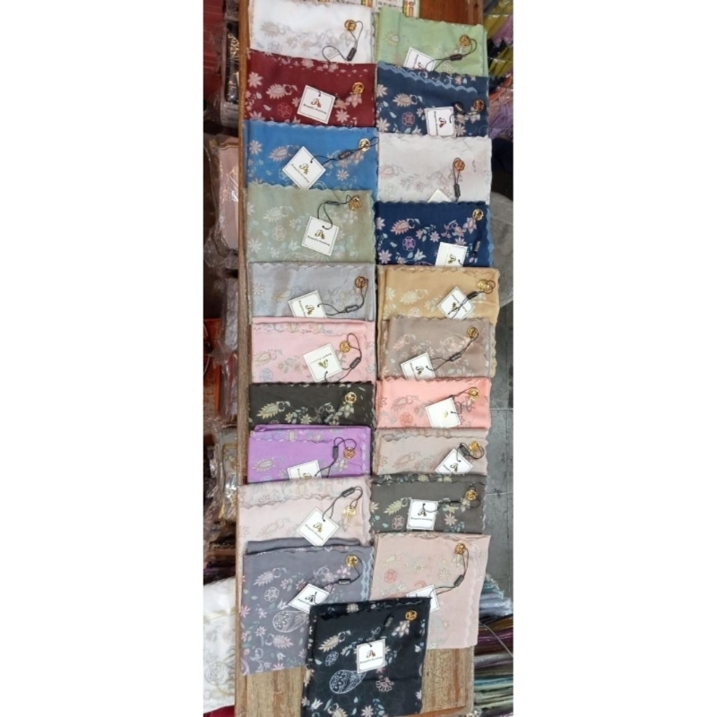 Hijab segi4 Bungatta