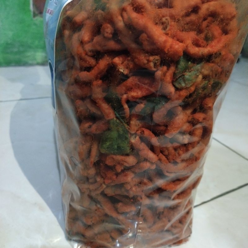 

keripik usus pedas daun jeruk/usus pedas/keripik usus daun jeruk