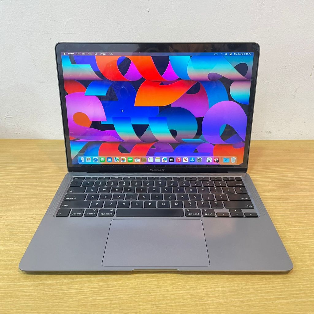 apple macbook air retina 2020 Ram 8 GB SSD 128 GB intel core i3 second bergaransi