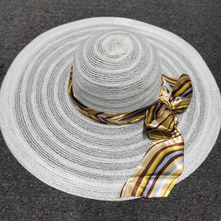 Segera Ambil  Topi Wanita Topi Pantai Lebar Anti Uv Topi Fashion Wanita Putih Topi Umroh