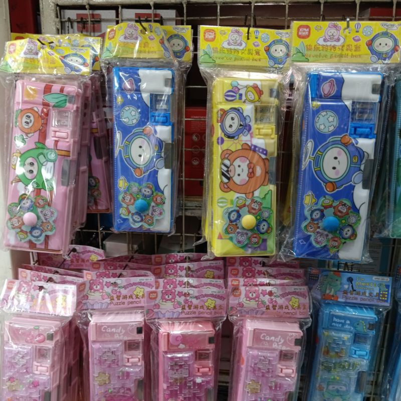 

Tempat Pensil Magnet Import Spiner Karakter Terbaru | Tempat Pensil Lucu Anak-Anak