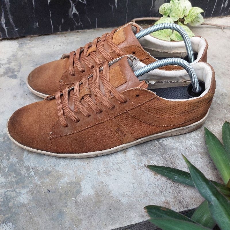 sepatu sneakers second merk hugo boss size 43(28,5cm)