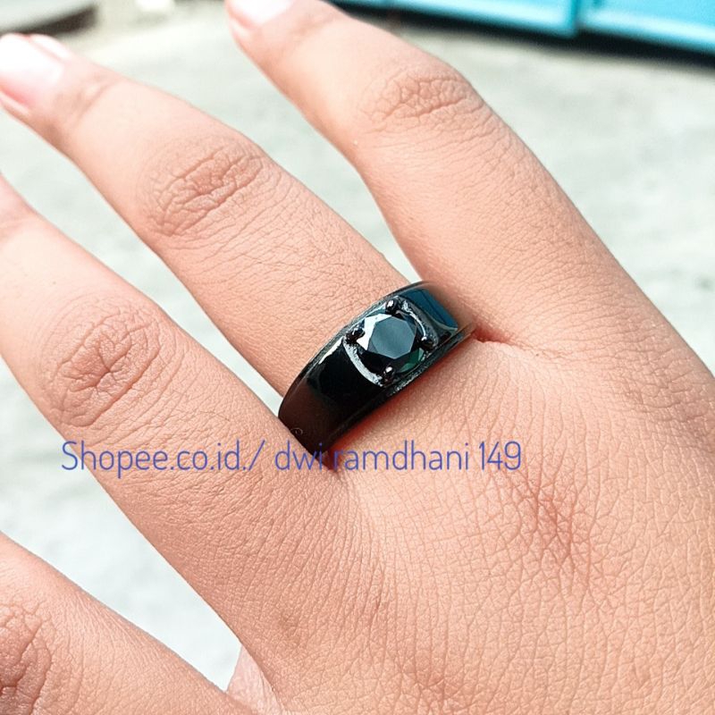 Cincin Titanium Pria wanita Hitam Polish glossy mewah