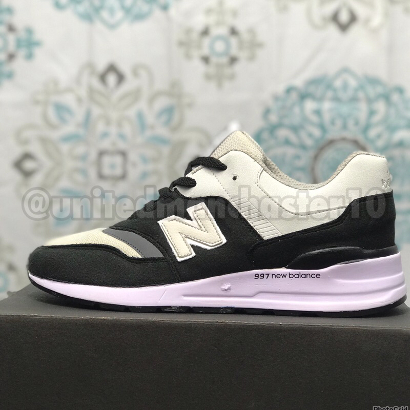 Sepatu Pria Sneakers New Balance 997 Hitam Abu