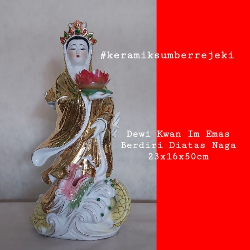 Patung Dewi Kwan Im Emas Berdiri Diatas Naga