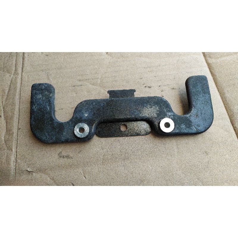 breket dudukan batok lampu depan bajaj Pulsar 180 bekas original