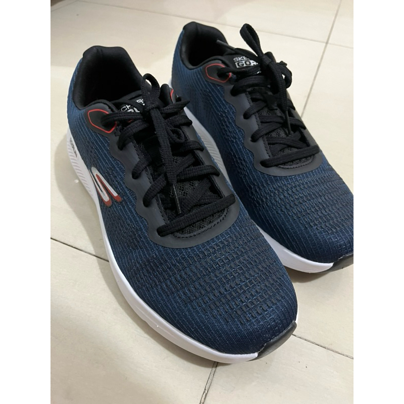 Sepatu Lari Pria Skechers Go Run Elevate