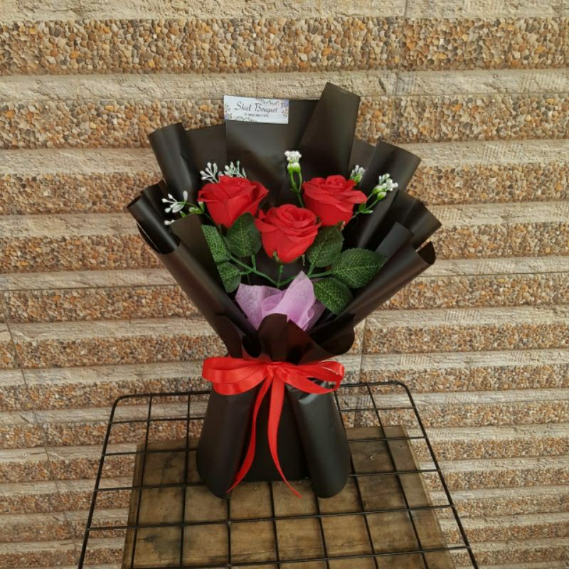 Buket bunga artificial / buket mawar 3 kuntum