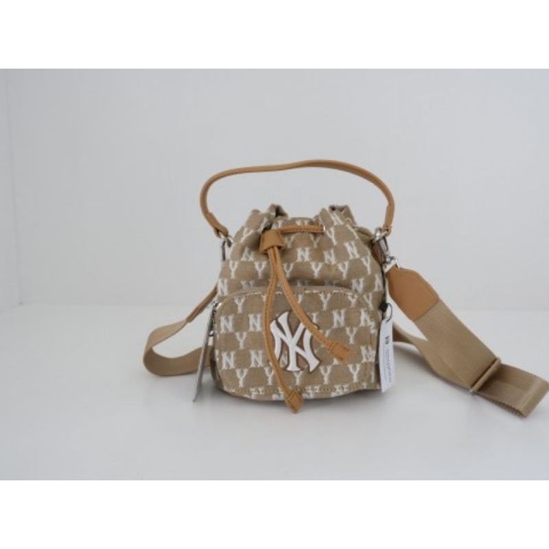 LASSIC MONOGRAM JACQUARD BUCKET BAG NEW YORK YANKEES
